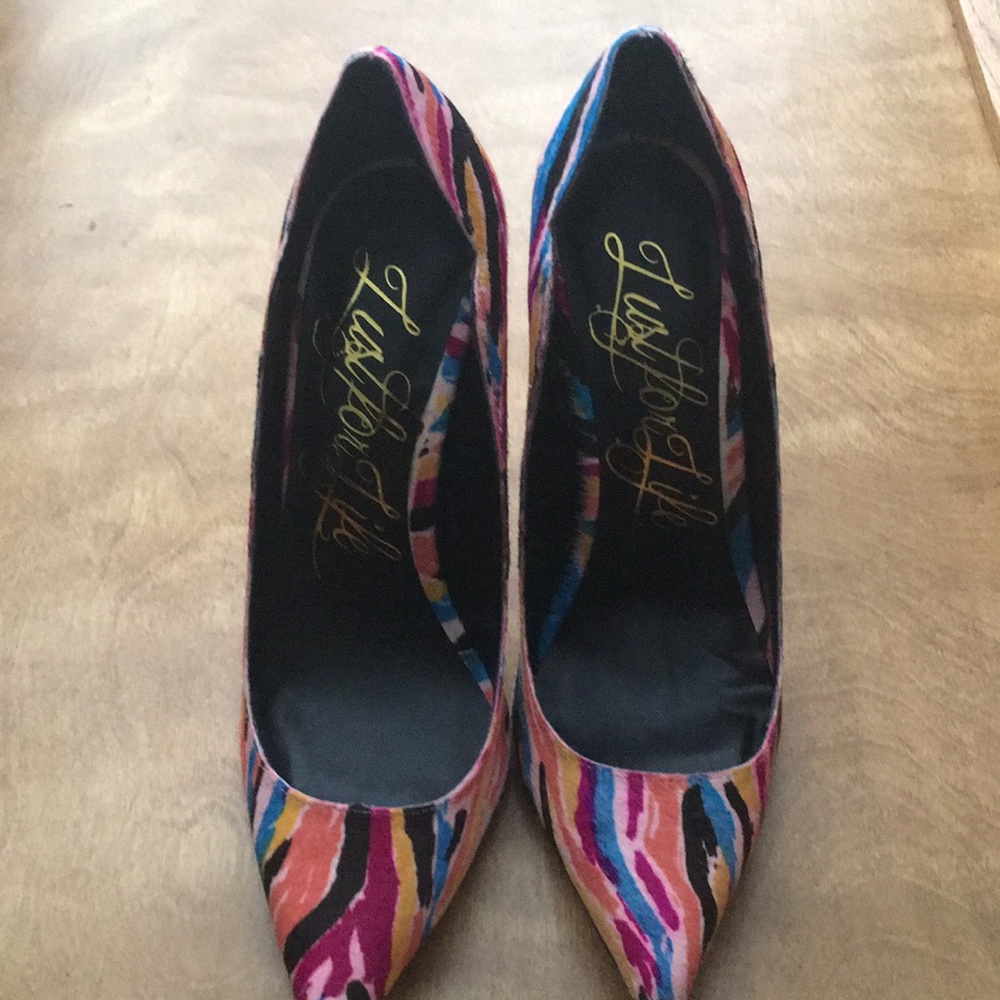 Pink multi color pointy toe heel